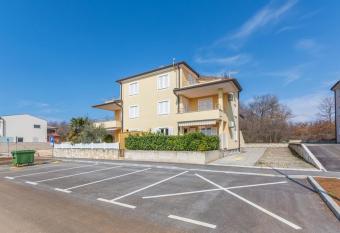 Apartment Mirjana in Karigador has Balcony rooms