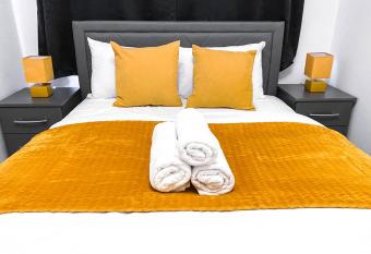 Wns Hotel Canary Wharf allows 18 year olds to book a room