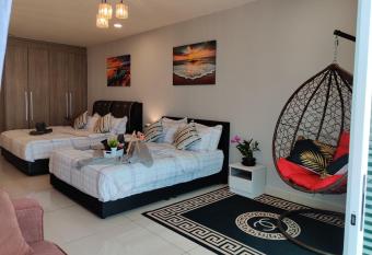 Ksl D esplanade Studio Apartment s 1 has rooms with a private hot tub