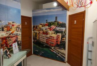 LA TANA DELLA VOLPE allows 18 year olds to book a room