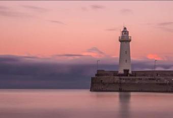 Home from Home 3 bedroom pier front stay has Balcony rooms