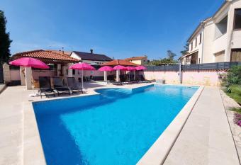 VILA ANA has Balcony rooms