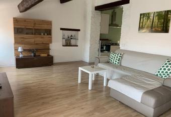 La casa di Manu allows 18 year olds to book a room