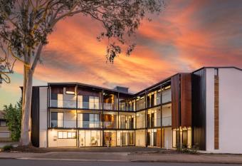 The Osmond Motel & Apartments allows 18 year olds to book a room