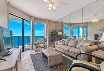 Phoenix 7 Unit 1206 has Balcony rooms