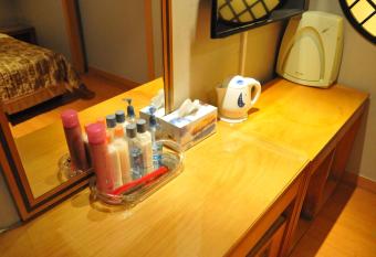 Motel Daeha has rooms with a private hot tub