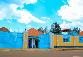 FRANCIS GUEST HOUSE allows 18 year olds to book a room