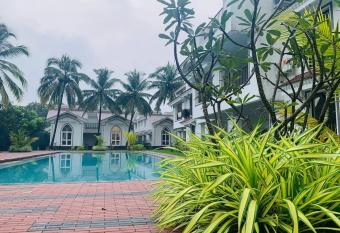 Honeymoon Special Pool-Front 1BHK Cozy Apartment has Balcony rooms