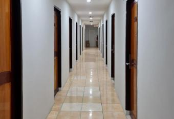 RedDoorz near Nagoya Citywalk Batam 4 allows 18 year olds to book a room