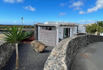 Sun, Relax & Lava, Free wifi 600mb, BBQ has Balcony rooms