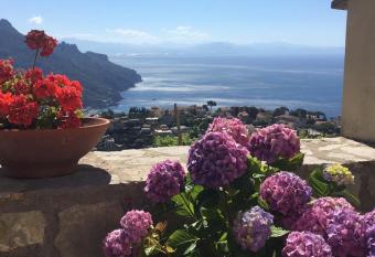 Guest House Mal   has Balcony rooms