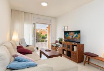 Hauzify I Apartament Capmany has Balcony rooms