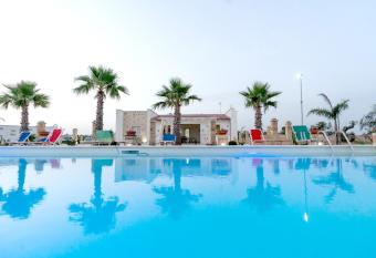 Villa Salux by HDSalento has Balcony rooms