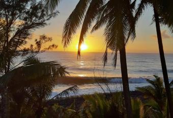 Ti case bord de mer has rooms with a private hot tub