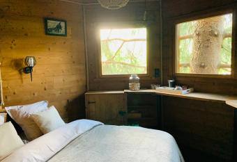 Cabane dans las arbres - Valmo Insolite allows 18 year olds to book a room
