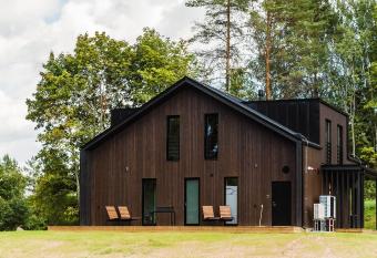 K    riku Team Cabin has Balcony rooms