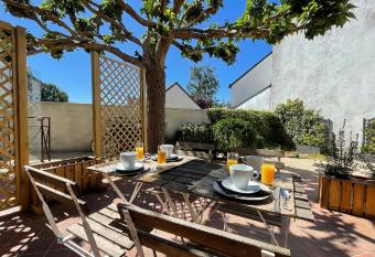 H  tel des quatre saisons has Balcony rooms