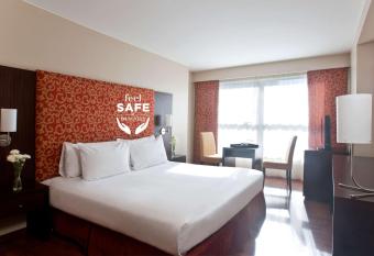 NH C  rdoba Urbano allows 18 year olds to book a room