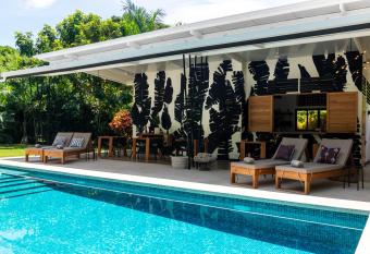 La Prometida allows 18 year olds to book a room