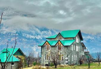 Fl  stern Hostel and Caf   has Balcony rooms