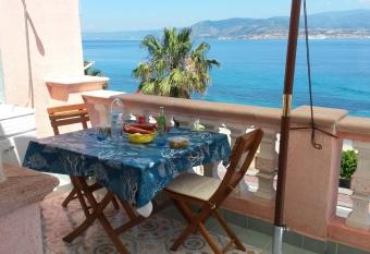 Blue Eden Strait has Balcony rooms