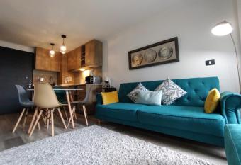 Depto 2D2B a Estrenar con Terraza y Estacionamiento Servicio HOM has Balcony rooms