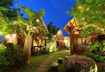 Dongshan River Resort Farm has Balcony rooms