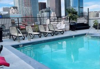 Modern Elite Open Style Loft with Rooftop Pool & Jacuzzi has Balcony rooms