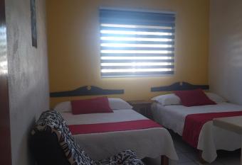 Hotel Oasis Cuyutlan y Club de Playa allows 18 year olds to book a room