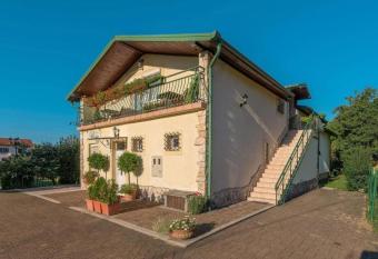 Apartments Villa Roza has Balcony rooms