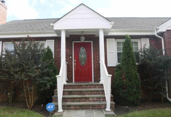 Arlington, VA for Lovers and Friends has Balcony rooms