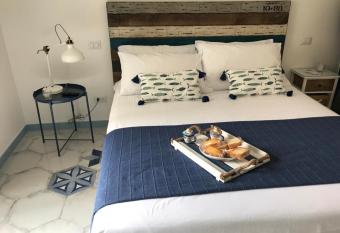 White House civico 28 allows 18 year olds to book a room