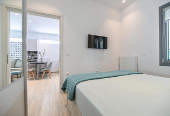 LA CASA DE LA VIDA allows 18 year olds to book a room