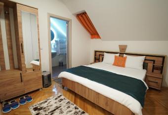 Madigan s Hotel has Balcony rooms