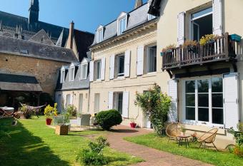 Les Tourterelles has Balcony rooms