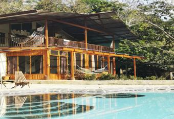 Bamboo River House and Hotel has Balcony rooms