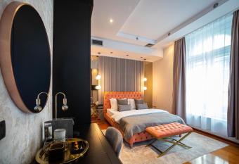 NATALI Luxury suites has rooms with a private hot tub