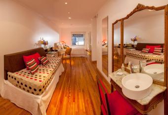 Vain Boutique Hotel has rooms with a private hot tub