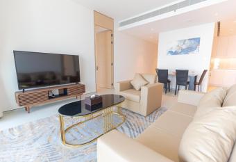 Address Beach Resort Residence 2 BHK Four Apple Holiday Homes has rooms with a private hot tub