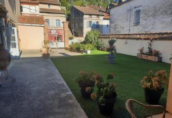 La tour Laffage has Balcony rooms