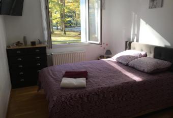 Chambre du Parc allows 18 year olds to book a room