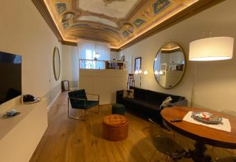 Appartamento Orsini allows 18 year olds to book a room