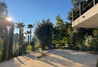 Studio Canadeau allows 18 year olds to book a room