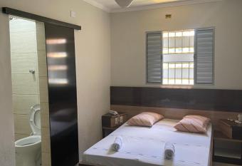 Hotel Ouro de Mau   allows 18 year olds to book a room