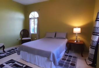 Abigail s 2 Bedroom Apartment -Free Wifi -Full Kitchen has Balcony rooms