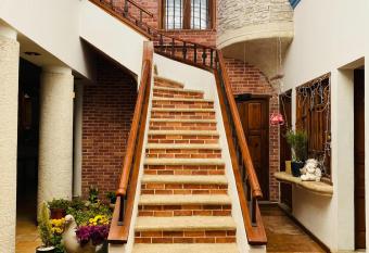 MAYASTAL BOUTIQUE has rooms with a private hot tub