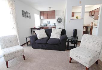 Top Level - 1 Minute to Aggieville & KSU- Pet Friendly has Balcony rooms