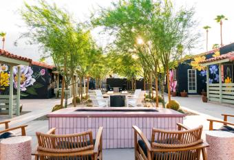 Fleur Noire Hotel has Balcony rooms