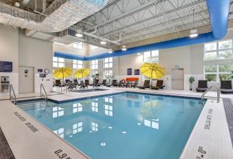 Microtel Inn & Suites by Wyndham Kanata Ottawa West allows 18 year olds to book a room