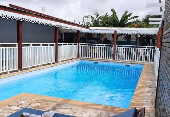 Appartement de 3 chambres avec piscine partagee jacuzzi et balcon a Sainte Marie a 5 km de la plage has rooms with a private hot tub